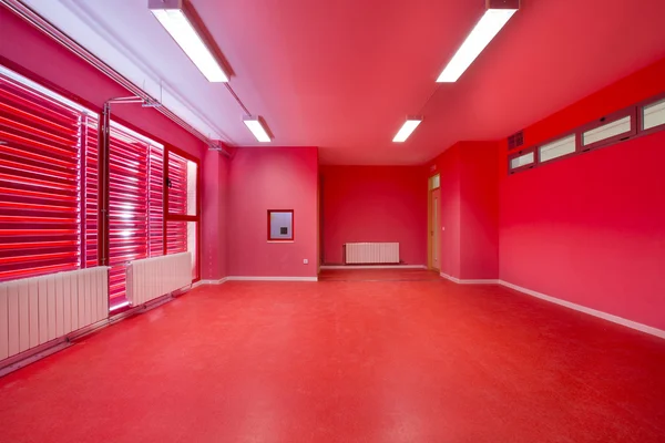 Sala de aula vazia, vermelho . — Fotografia de Stock