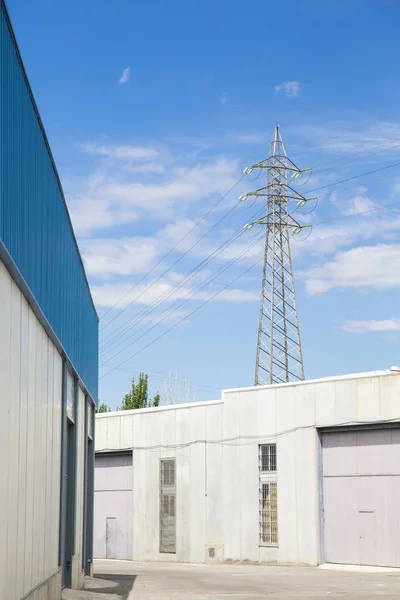 High voltage post. High-voltage tower. — Stock Photo, Image