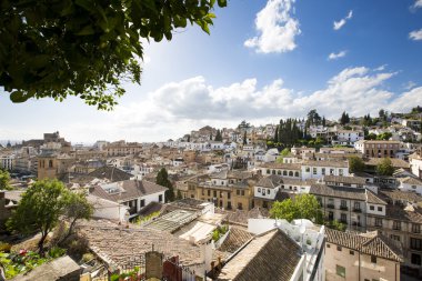 Granada, İspanya'nın tarihi şehir görüntüsü. Albaicin bahşı