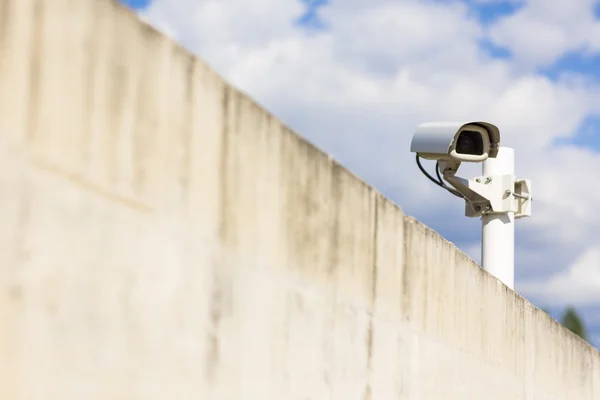 CCTV camera. Security camera on the wall. Private property prote — Stock Photo, Image