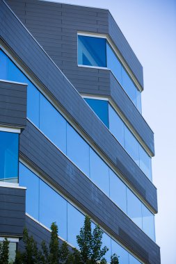 Cityscape gök mavisi ile Office binalarda