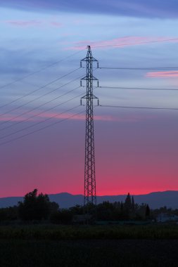 yüksek gerilim sonrası gün batımında