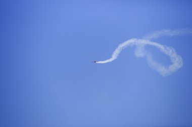 Granada, Granada, İspanya, İspanya - 19 Haziran 2011: akrobasi devriye (Kartal devriye) gerçekleştirmek bir Havacılık Fuarında (Open day Armilla hava üssü) 19 Haziran İspanyolca