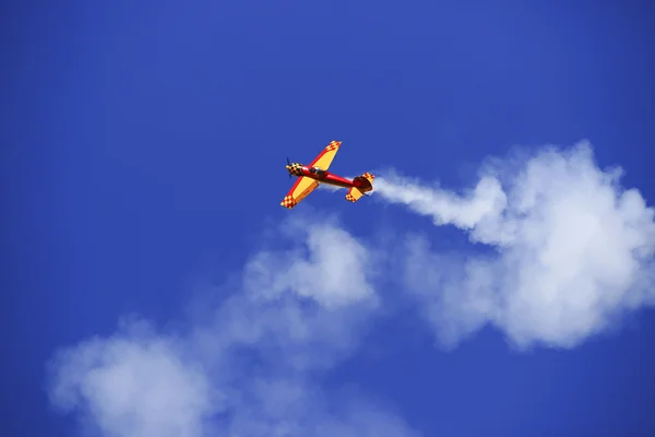 2011 グラナダ、グラナダ、スペイン、スペイン - 6 月 19 日: パトロール (イーグル パトロール) は、航空ショー (Armilla 基地の開放日) 6 月 19 日曲技飛行スペイン語 — ストック写真