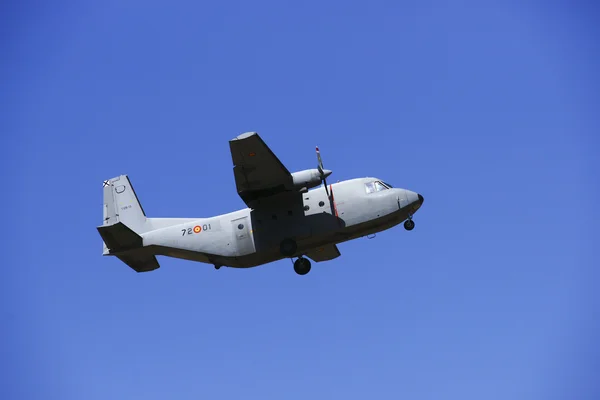 2011 год в Гранаде, Гранада, Испания - 19 июня: Пилотажный испанский патруль (Eagle Patrol) выступит на авиашоу (День открытых дверей авиабазы Армия) 19 июня — стоковое фото