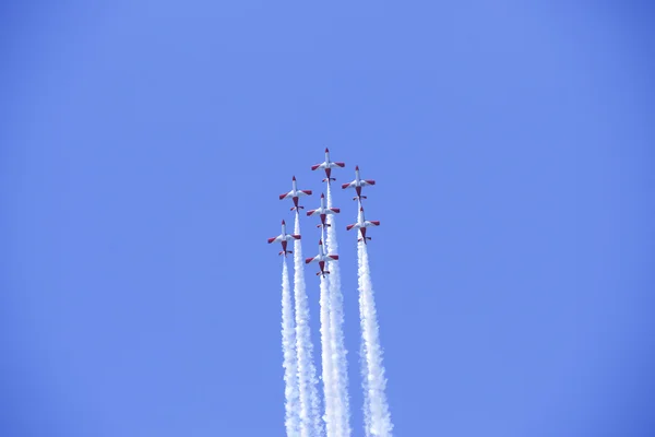 2011 in granada, granada, spanien, spanien - 19. Juni: Kunstflug-Patrouille (Adler-Patrouille) auf einer Flugshow (Tag der offenen Tür des Airbase armilla) am 19. Juni — Stockfoto