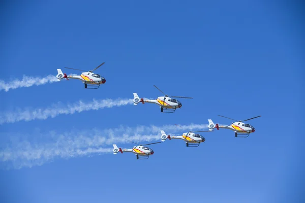 GRANADA,SPAIN - May 18: Aerobatic Spanish helicopter patrol (ASPA Patrol) perform at airshow (10 Aanniversary of Aspa Patrol in Granada) on May 18, 2014 in Granada ,Spain — Stock Photo, Image