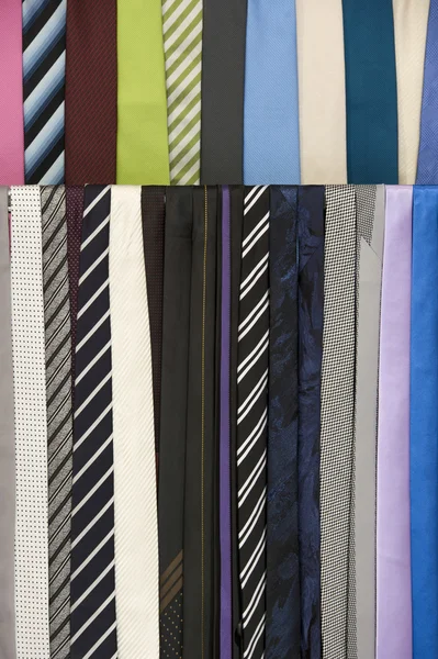 Barevné kravaty, visí, módní doplněk — Stock fotografie