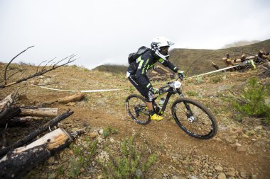 Malaga, İspanya - 30 Mart: Bilinmeyen yarışçı dağ bisikleti 