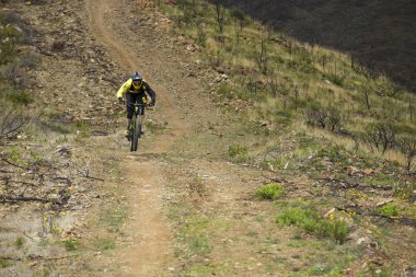 Malaga, İspanya - 30 Mart: Bilinmeyen yarışçı dağ bisikleti 