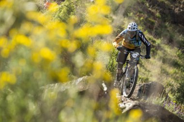 Malaga, İspanya - 30 Mart: Bilinmeyen yarışçı dağ bisikleti 