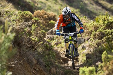 Malaga, İspanya - 30 Mart: Bilinmeyen yarışçı dağ bisikleti 