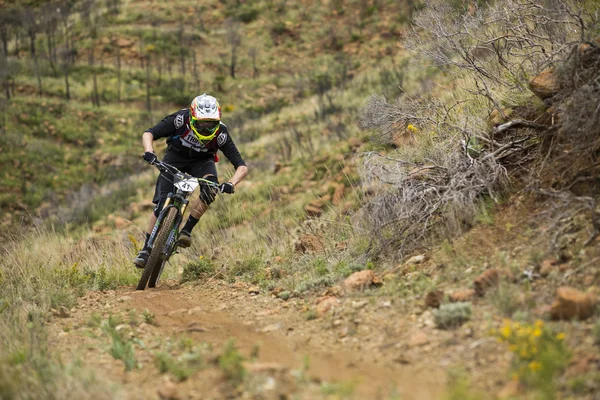 MALAGA, España - 30 DE MARZO: Corredor desconocido en la competición de la bicicleta de montaña "BIG RIDE Open de Spain de Enduro" el 30 de marzo de 2014 en Málaga, España —  Fotos de Stock