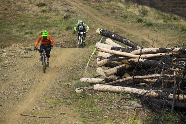 Malaga, İspanya - 30 Mart: Bilinmeyen yarışçı dağ bisikleti "Büyük yolculuk açık de İspanya de Enduro" 30 Mart 2014 tarihinde Malaga, İspanya rekabet — Stok fotoğraf