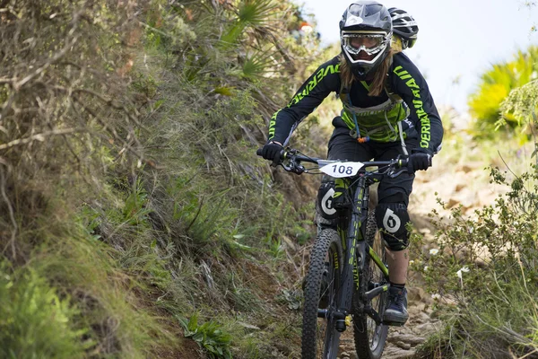 Malaga, Španělsko - 30. března: Neznámý závodník na soutěž horské kolo "Velká jízda Open de Španělsko de Enduro" na 30 března 2014 v Malaze, Španělsko — Stock fotografie