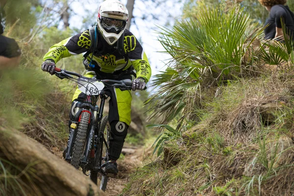 Malaga, İspanya - 30 Mart: Bilinmeyen yarışçı dağ bisikleti "Büyük yolculuk açık de İspanya de Enduro" 30 Mart 2014 tarihinde Malaga, İspanya rekabet — Stok fotoğraf