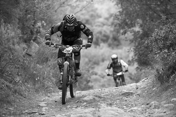 MALAGA, España - 30 DE MARZO: Corredor desconocido en la competición de la bicicleta de montaña "BIG RIDE Open de Spain de Enduro" el 30 de marzo de 2014 en Málaga, España — Foto de Stock
