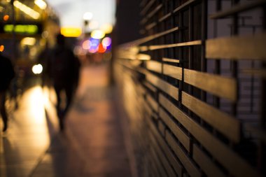 Gölge insanlar yürürken, insanlar