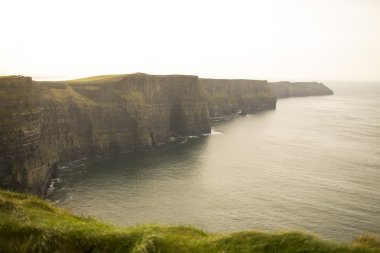 Clare, İrlanda 'da anne kayalıkları
