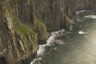 Clare, İrlanda 'da anne kayalıkları