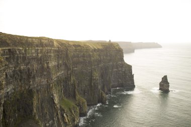 Clare, İrlanda 'da anne kayalıkları