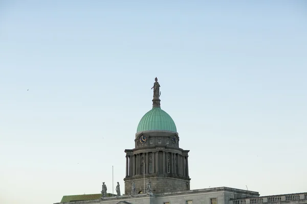 Iglesia con cúpula verde —  Fotos de Stock