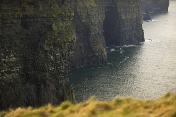 Falésias de fossa no condado de Clare, Irlanda — Fotografia de Stock
