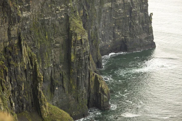 Falésias de fossa no condado de Clare, Irlanda — Fotografia de Stock