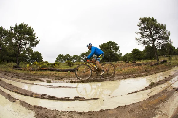 Granada, Hiszpania - 1 czerwca: Nieznany zawodnik na konkursie mountain Bike "La Mamut Padul rower" na 1 czerwca 2014 w Granada, Hiszpania — Zdjęcie stockowe