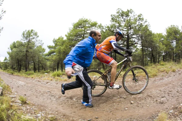 GRANADA, SPAIN - JUNE 1: Unknown racer on the competition of the mountain bike "La Mamut Padul Bike" on June 1, 2014 in Granada, Spain — Stock Photo, Image