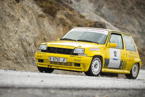 GRANADA, ESPAÑA - SEP 27: Racer desconocido en el "Primer Rally-Crono el Purche", el 27 de septiembre de 2014 en Granada, España . — Foto de Stock