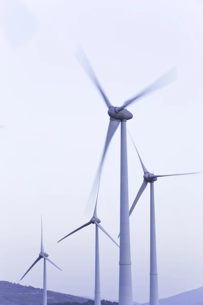 Екологічна енергетика, вітрові турбіни — стокове фото