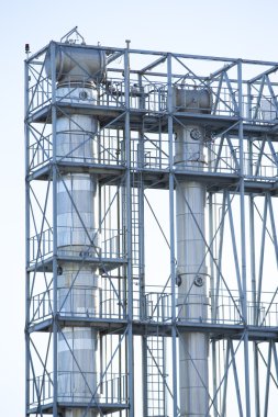 bir petrol ve gaz rafineri, boru hatları ve kuleleri, s genel görünümü