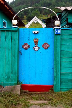 Rusya 'daki Baykal Gölü yakınlarındaki tipik Sibirya evi.