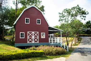 Kırmızı çiftlik döken