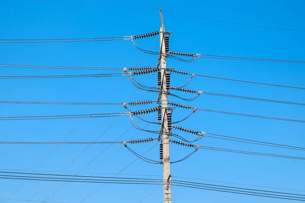 Yüksek gerilim elektrik direkleri