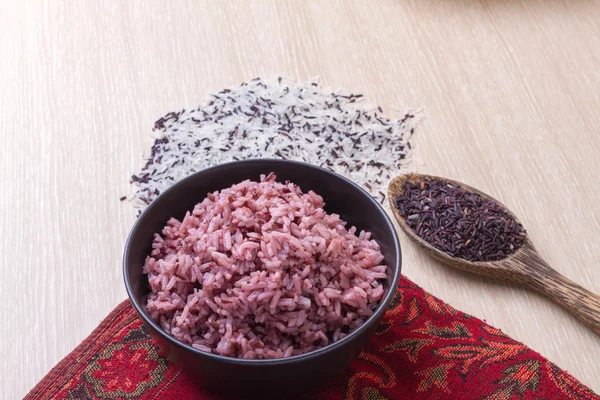 Pişmiş pirinç yasemin karışık pirinç berry. — Stok fotoğraf