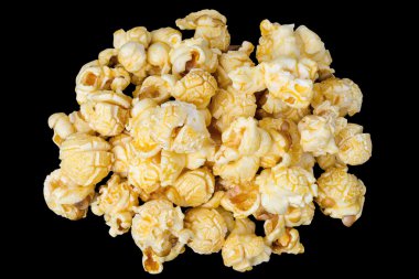 Grup izole karamelli patlamış mısır