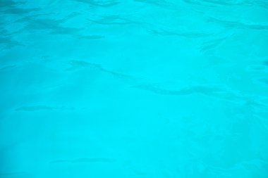 Mavi Yüzme Havuzu et kalınlığı ile su yivli