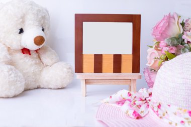 Beyaz arka plan üzerinde klasik ahşap fotoğraf çerçevesi