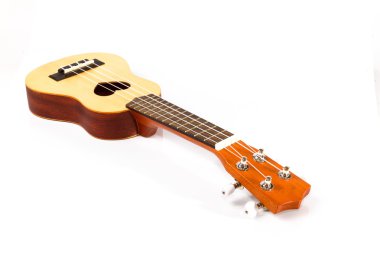 Ukulele beyaz zemin üzerine, yakın çekim