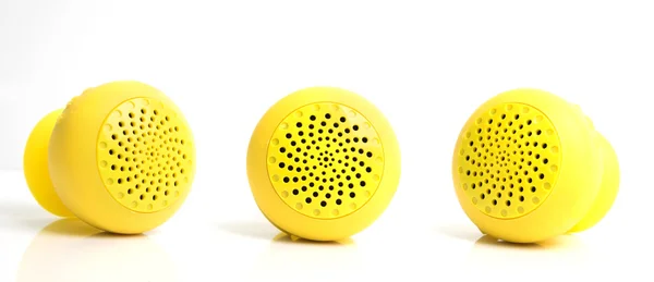 Beyaz arka plan üzerinde Bluetooth sözcü