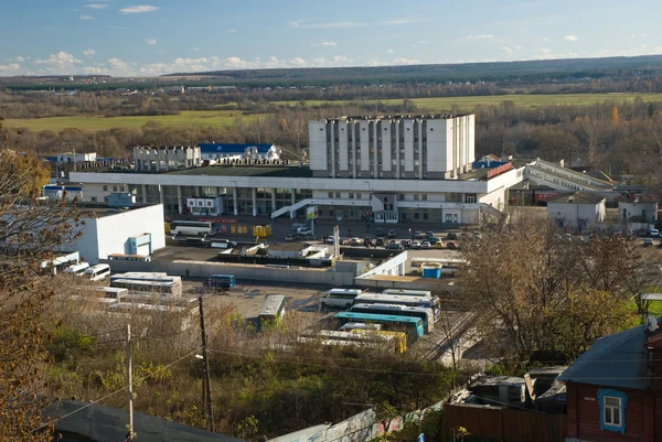 ГОРОД ВЛАДИМИР. ВИД СВЕРХУ НА ВОКЗАЛЬНУЮ ПЛОЩАДЬ. Gród Włodzimierza. Widok z góry z placu — Zdjęcie stockowe