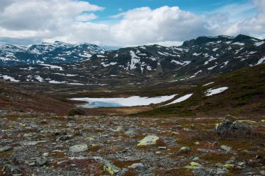 Norveç 'teki Jotunheimen Ulusal Parkı' ndaki dağların manzarası