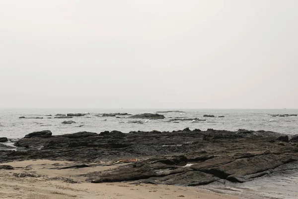 Волны Скалы Аравийском Море Гоа — стоковое фото