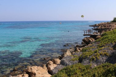 Kıbrıs Protaraları 'nın yanında deniz
