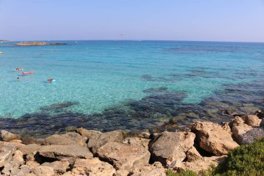 Kıbrıs Protaraları 'nın yanında deniz