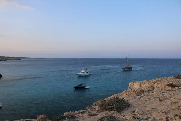 Der Nationalpark Von Cape Greco Zyperns Blaue Lagune Boote Sonnenuntergang — Stockfoto