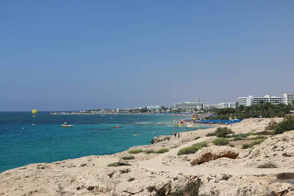 Kıbrıs Rum Kesimi 'nin Ayia Napa kentindeki Pantachou plajının güzel manzarası