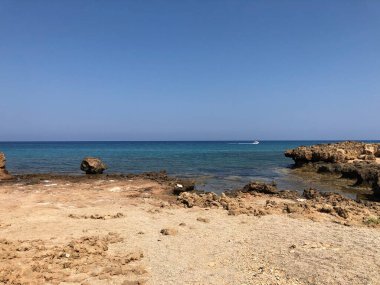 Akdeniz 'de. Kıbrıs Protaraları. gemiler